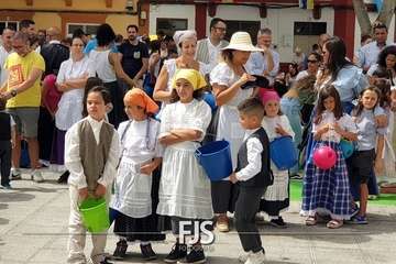  La chiquillería se purifica contra la pandemia en Lomo Magullo/Francisco Javier Santana.